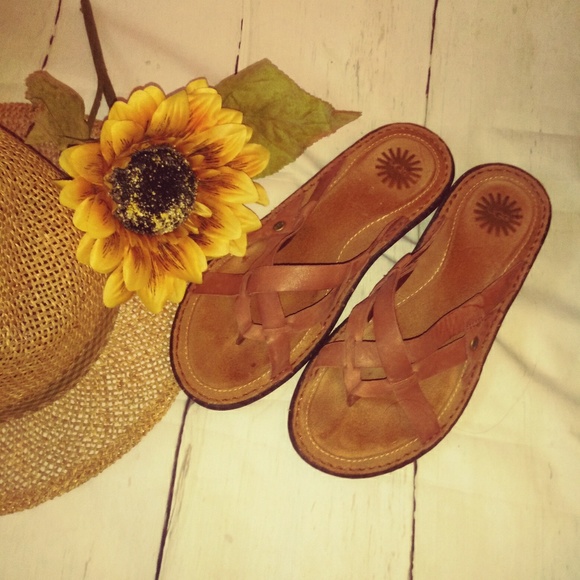 UGG Shoes - Women's UGG Brown Leather Sandles 8W